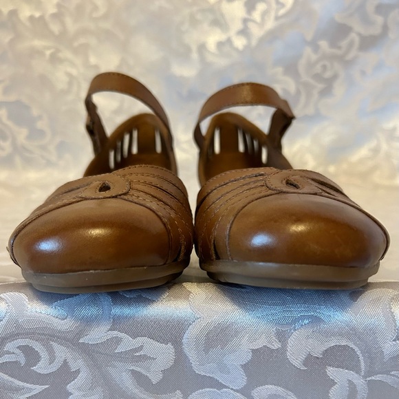 NWOT Cobb Hill By New Balance Brown Leather Flats With Decorative Cutouts, 9N - Picture 7 of 12